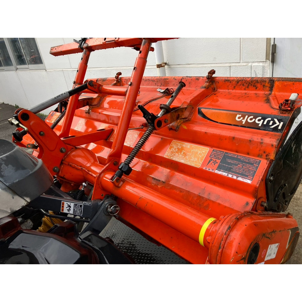 Kubota KT-30 este un tractor compact cu cabina + freza  foto 4