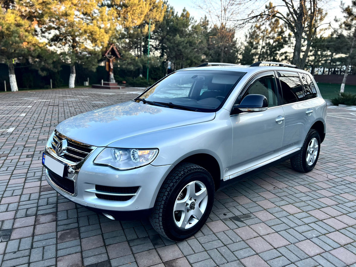 Volkswagen Touareg foto 1