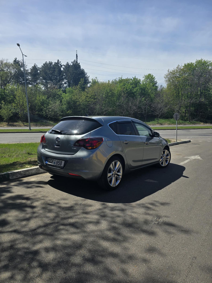 Opel Astra фото 1