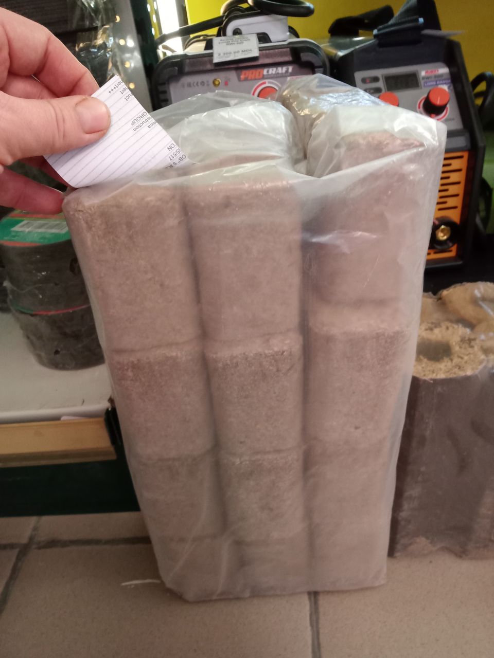 Brichete si peleti  pentru foc din biomasa   răsărită  şi lemn foto 4