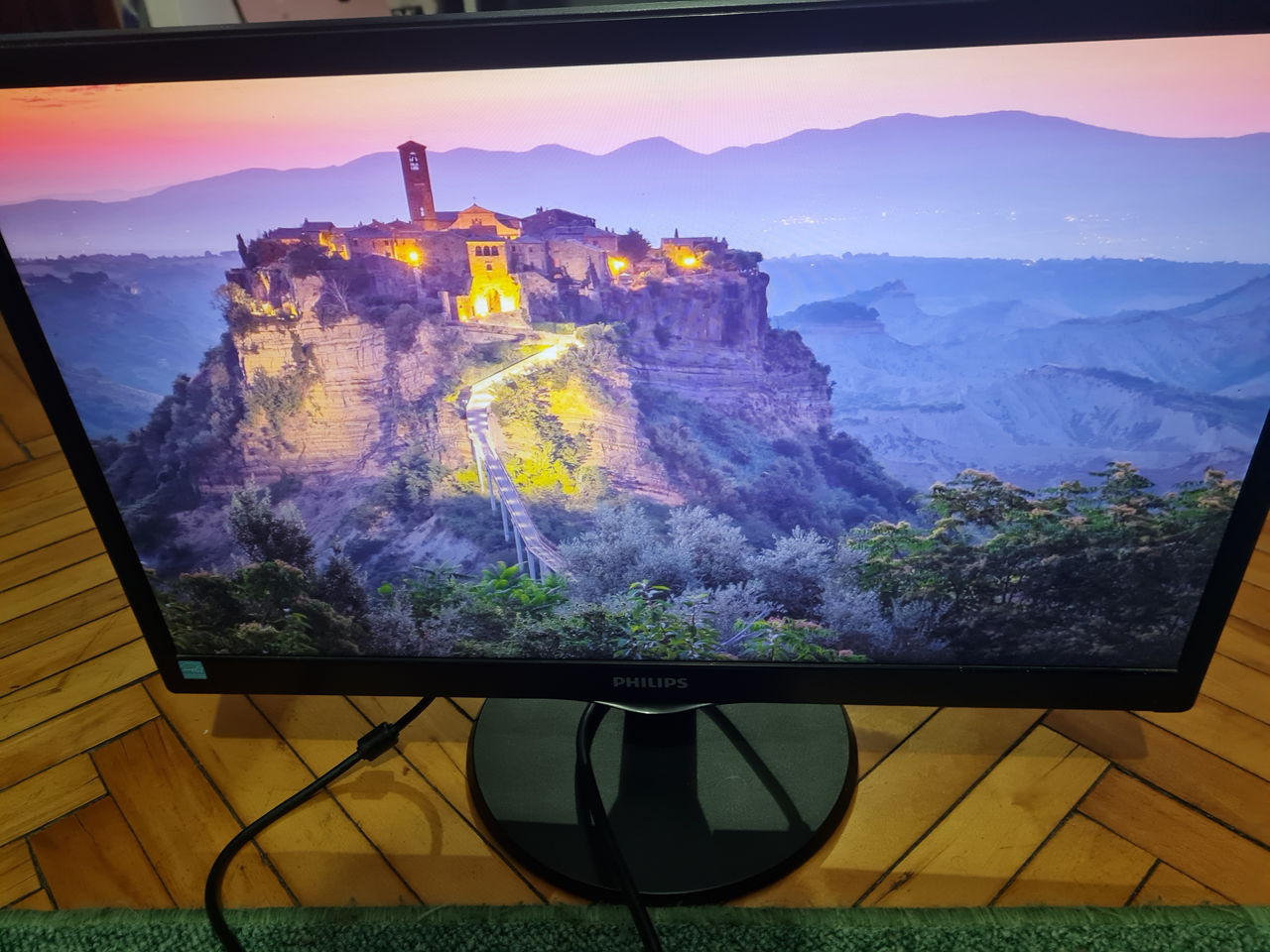 Monitor philips 223v diagonala 22 full hd led stare buna 950lei nu cedez