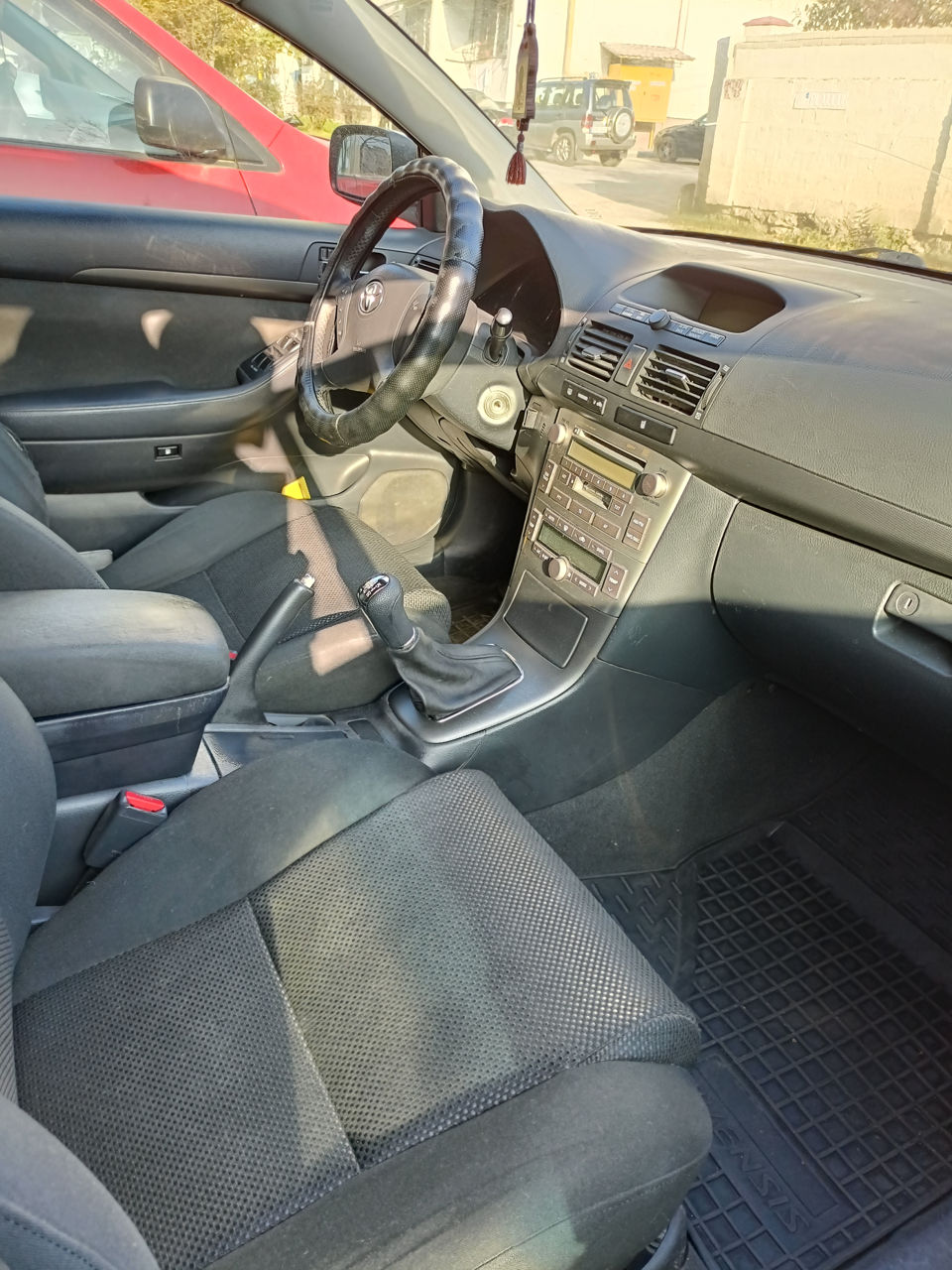 Toyota Avensis foto 6