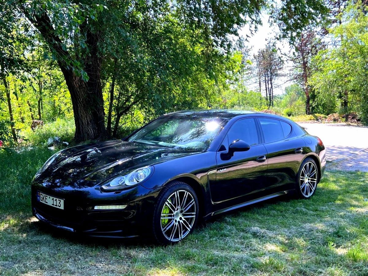 Porsche Panamera фото 0