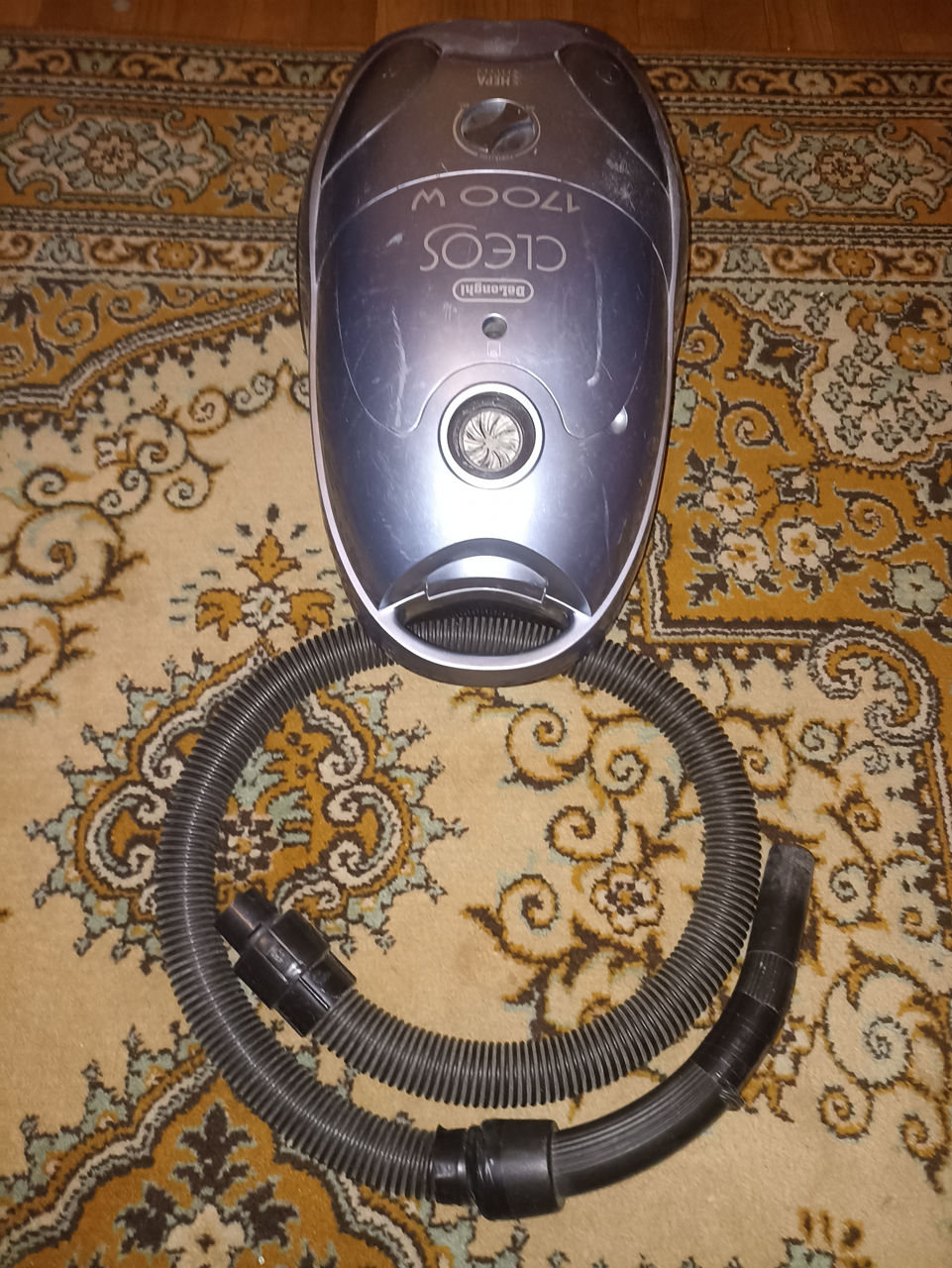 Продам пылесос DeLonghi