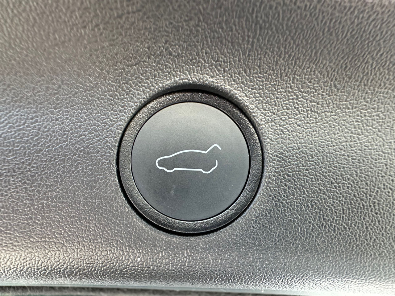 Tesla Model Y foto 16