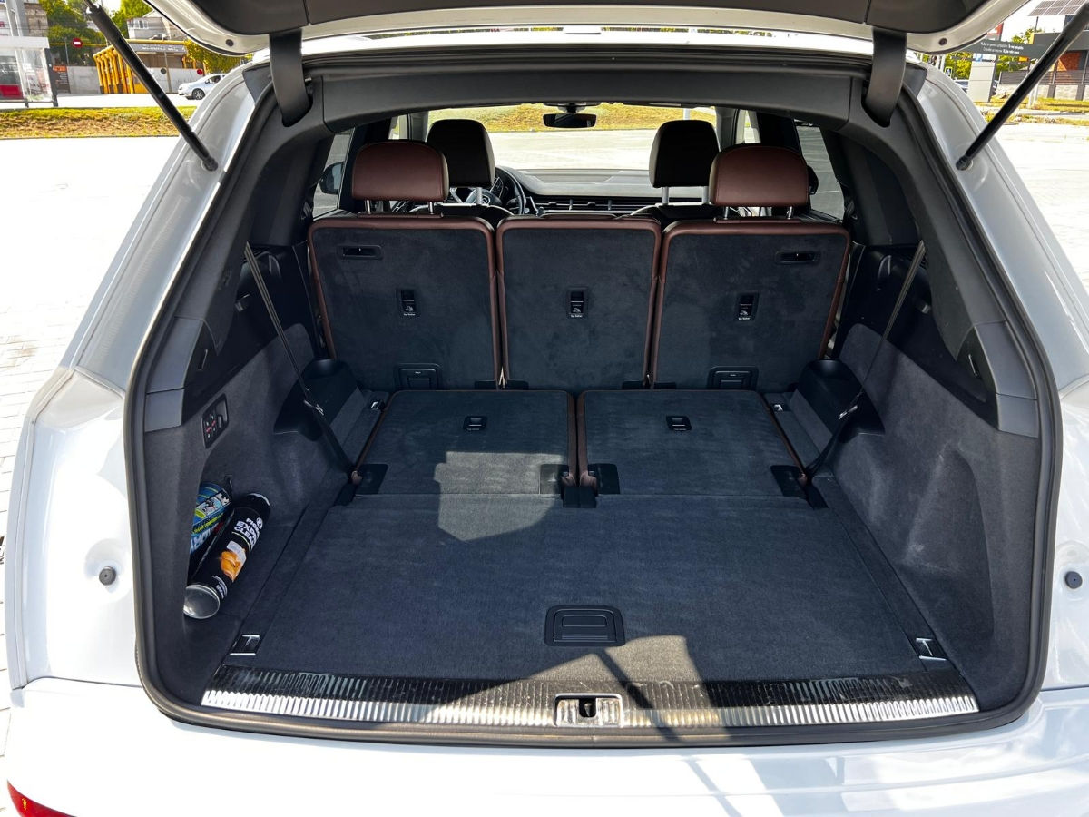 Audi Q7 фото 9