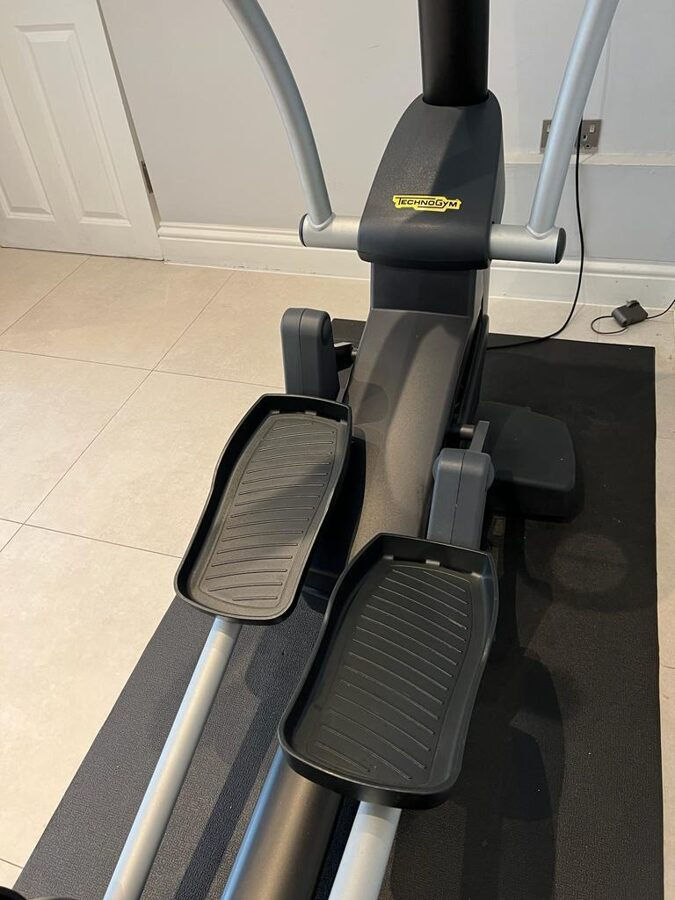 Эллиптический тренажер Technogym foto 7