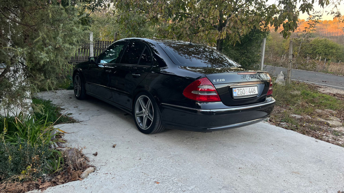Mercedes E-Class фото 3