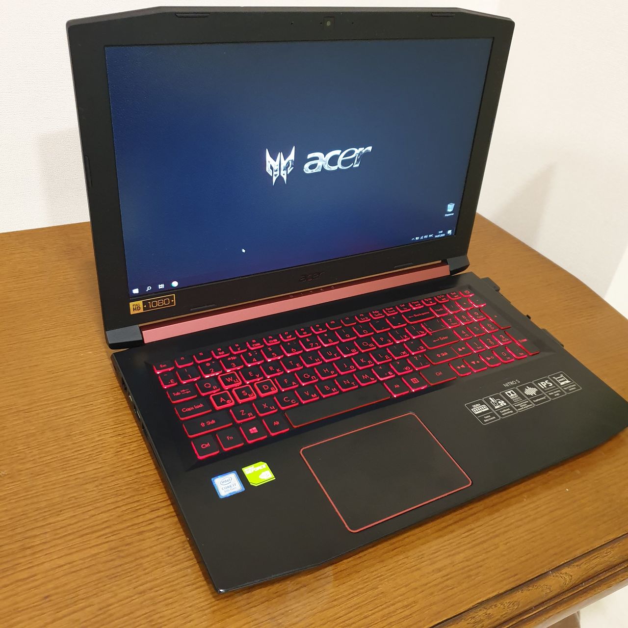 Acer Nitro 5: i7 8550u, 8 ram, 1024 hdd, GeForce mx150