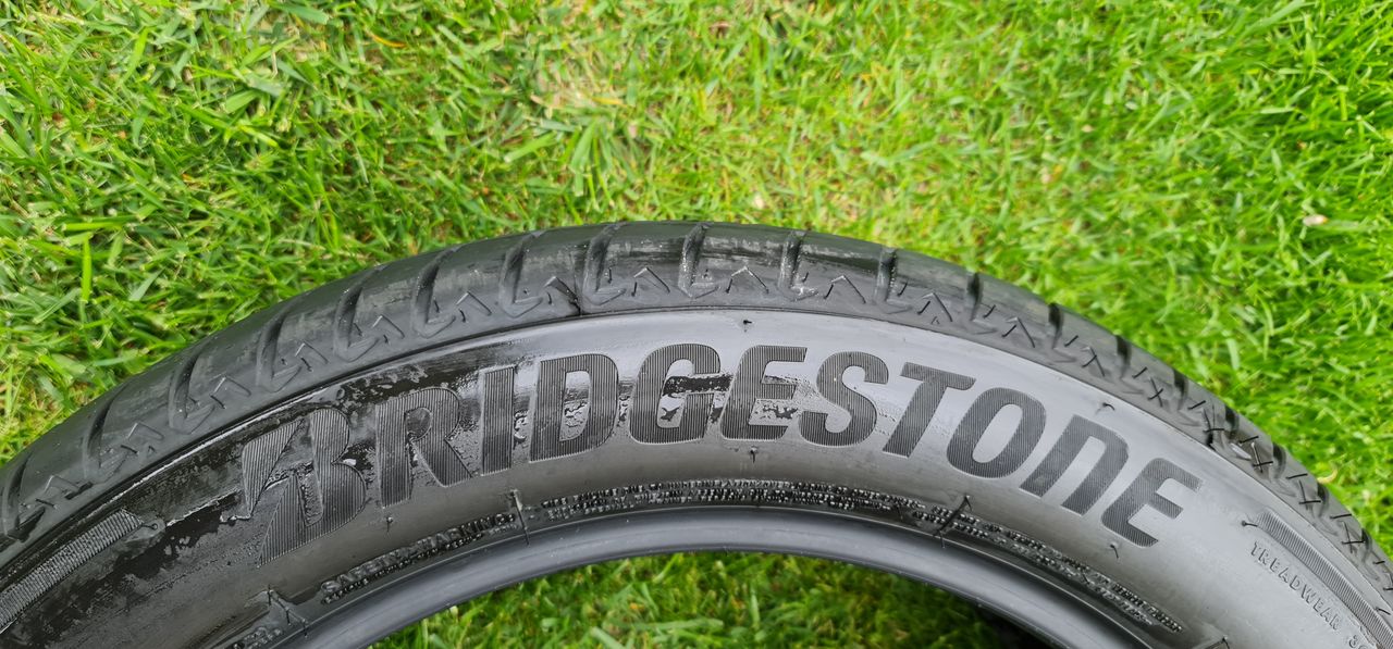 Bridgestone 245/50/19 Suv foto 2