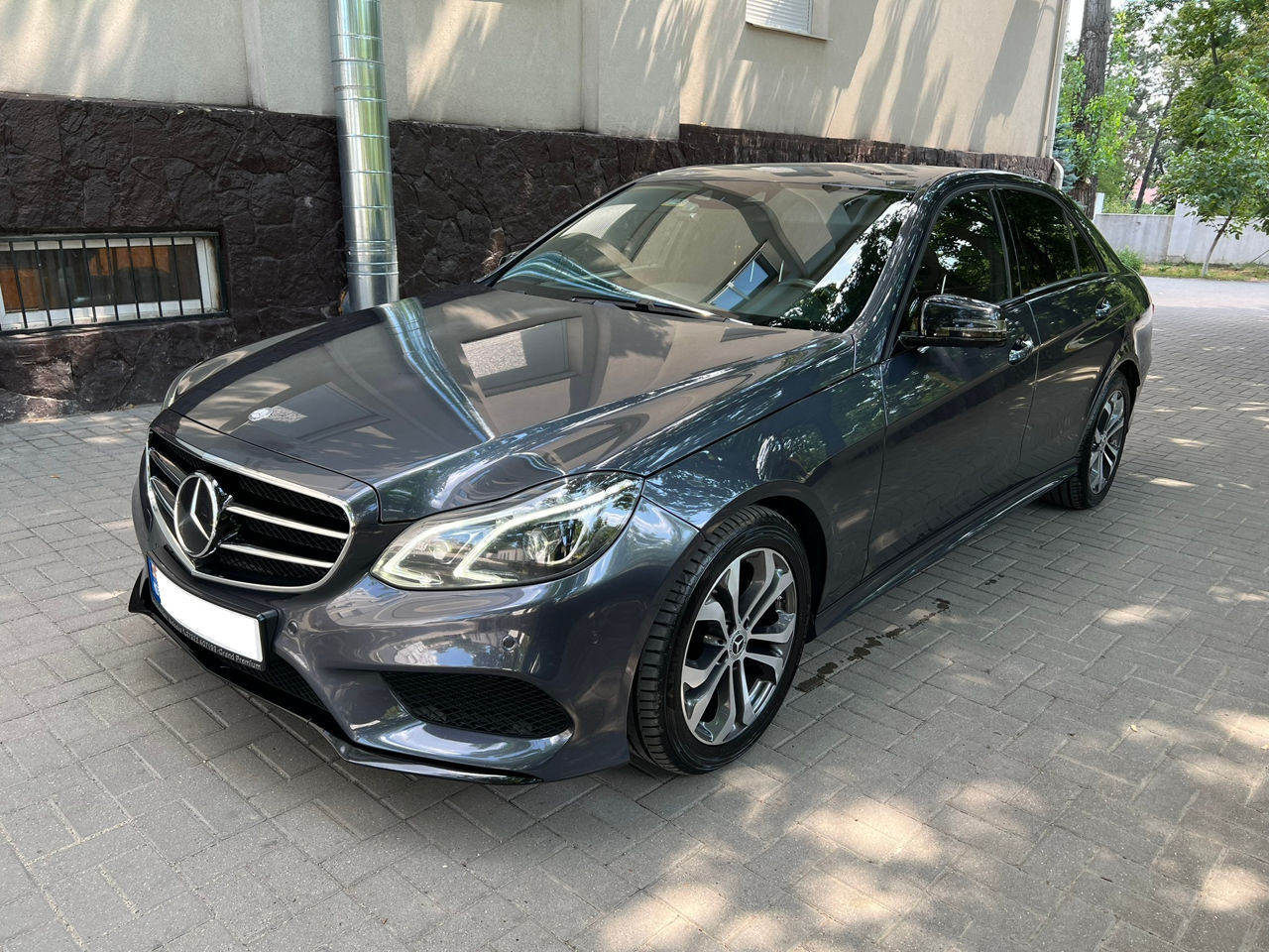 Mercedes E-Class 2015 г. с пробегом 185000 км, Дизель, 22500 €