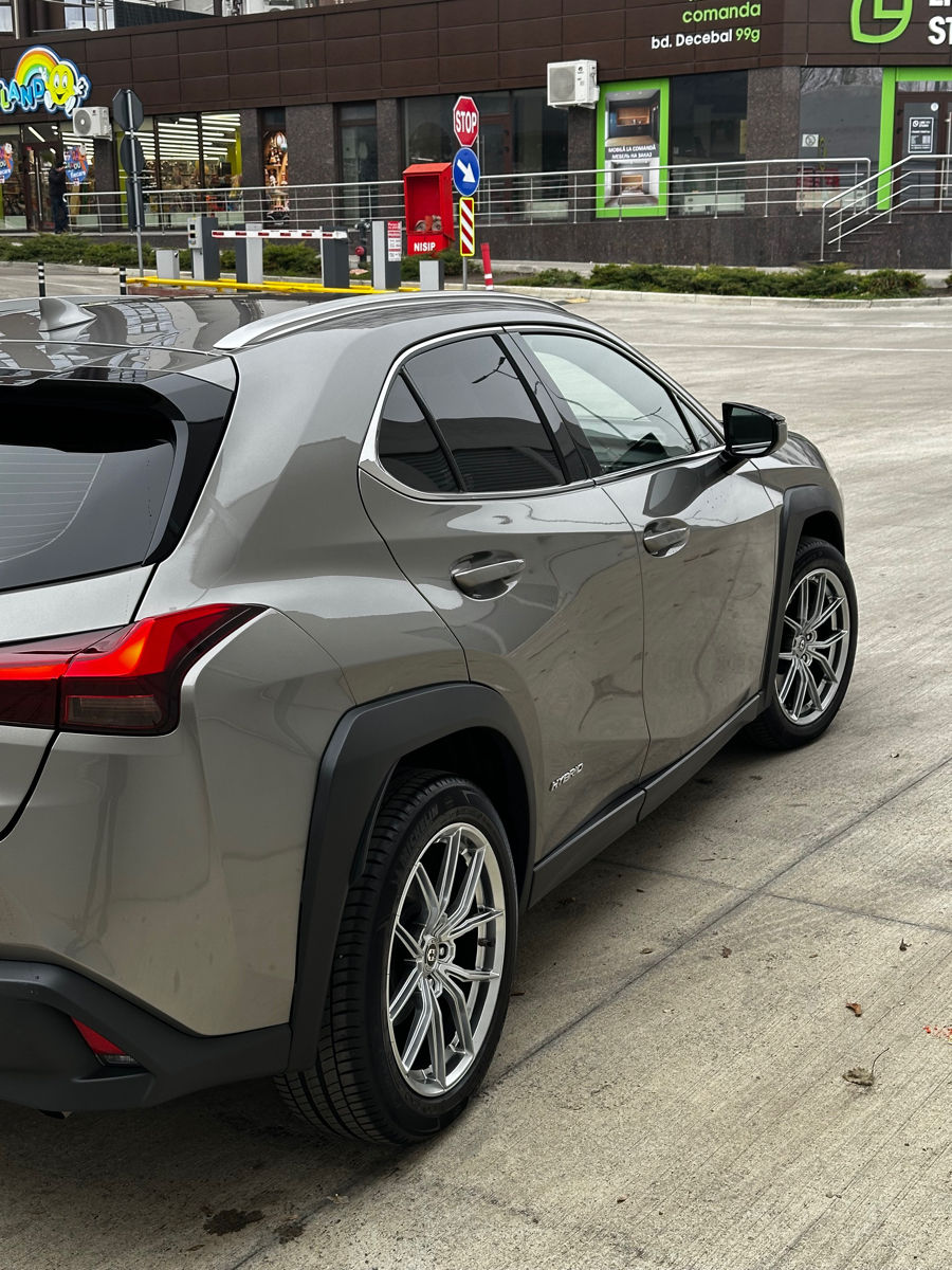 Lexus UX фото 5