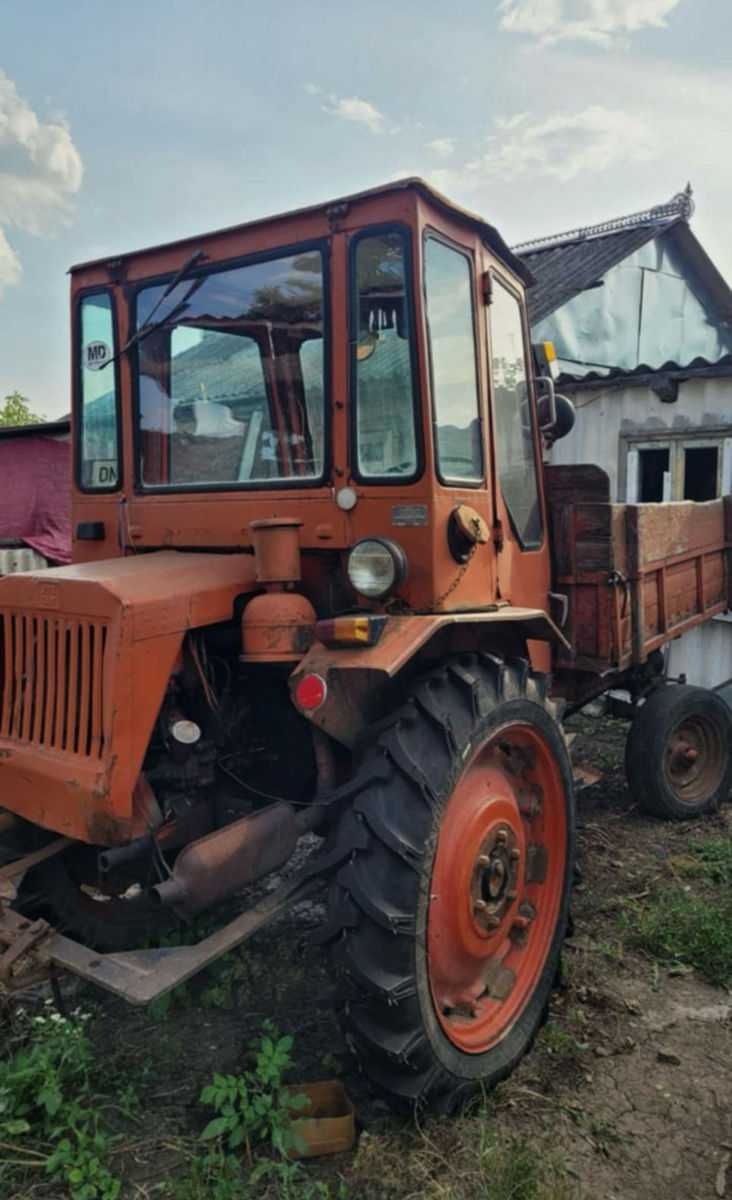 Tractor T16 фото 4