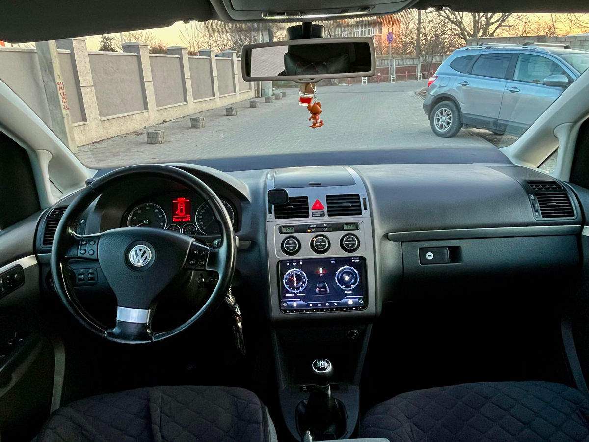 Volkswagen Touran фото 8