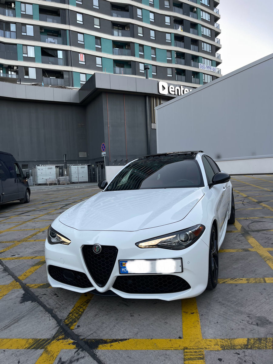 Alfa Romeo Giulia foto 0