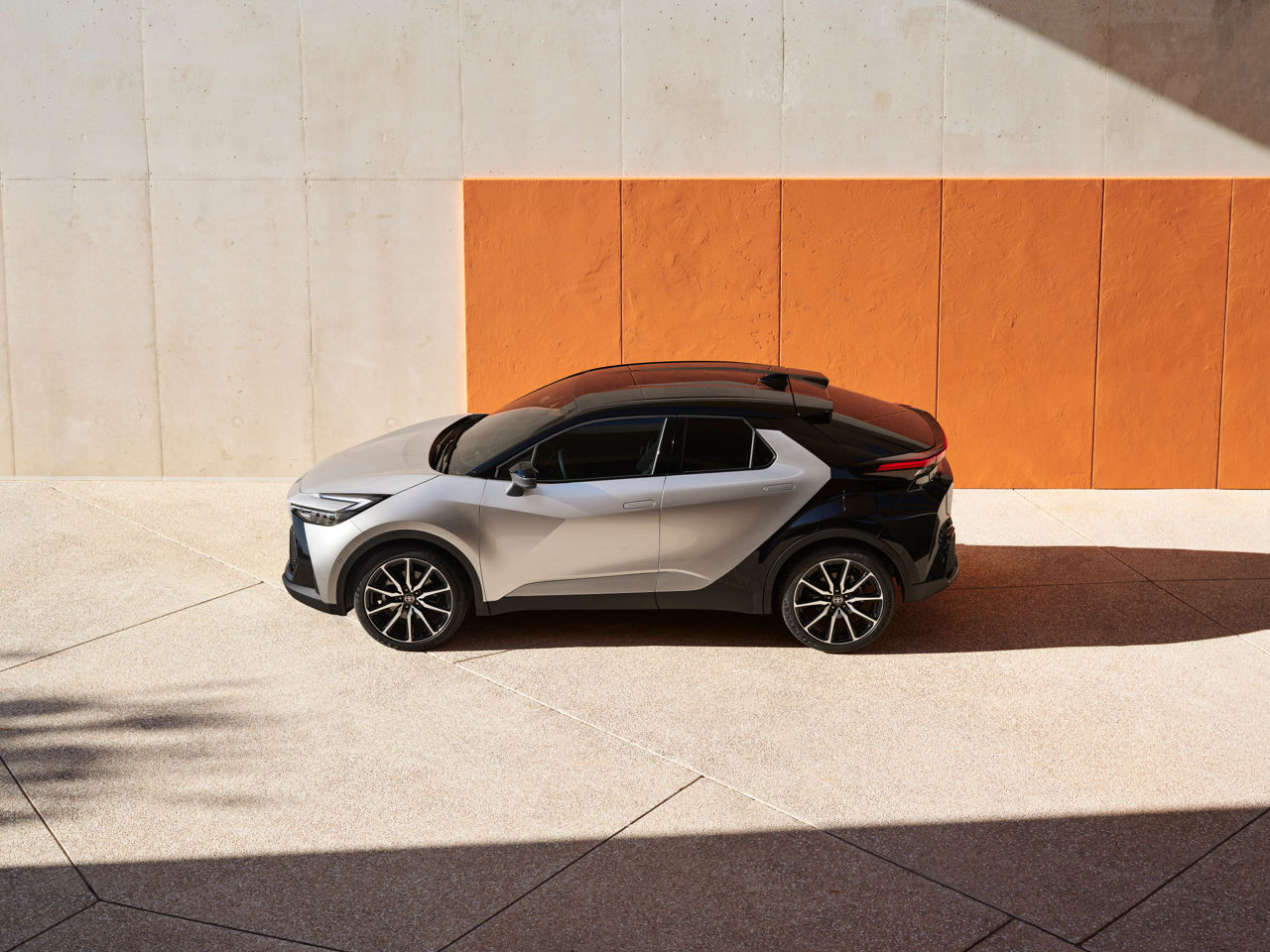 Toyota C-HR foto 1