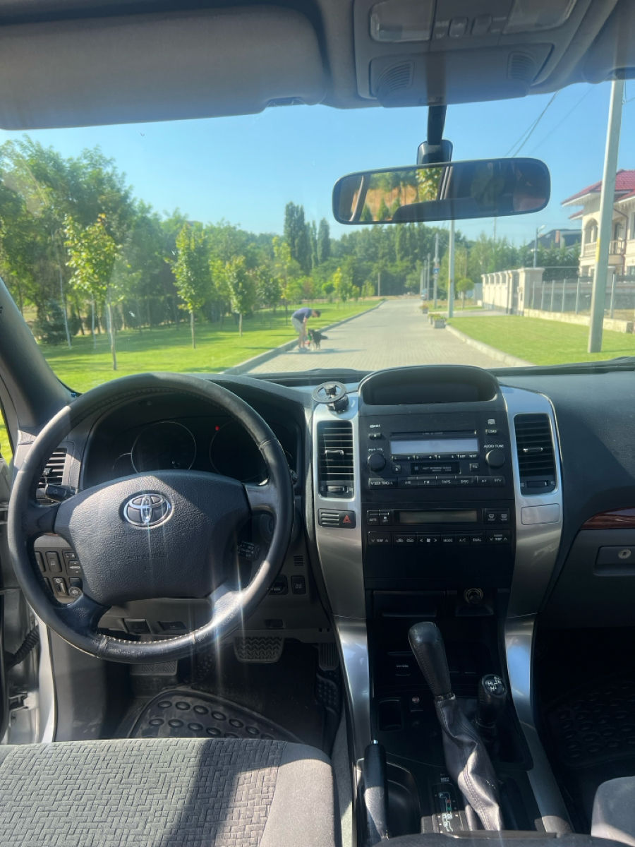 Toyota Land Cruiser Prado foto 8