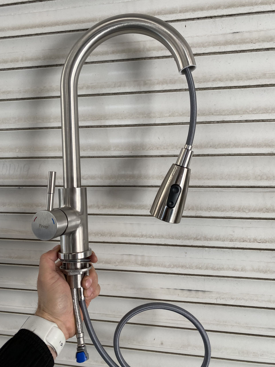 Смеситель для кухни с вытяжным шлангом!!