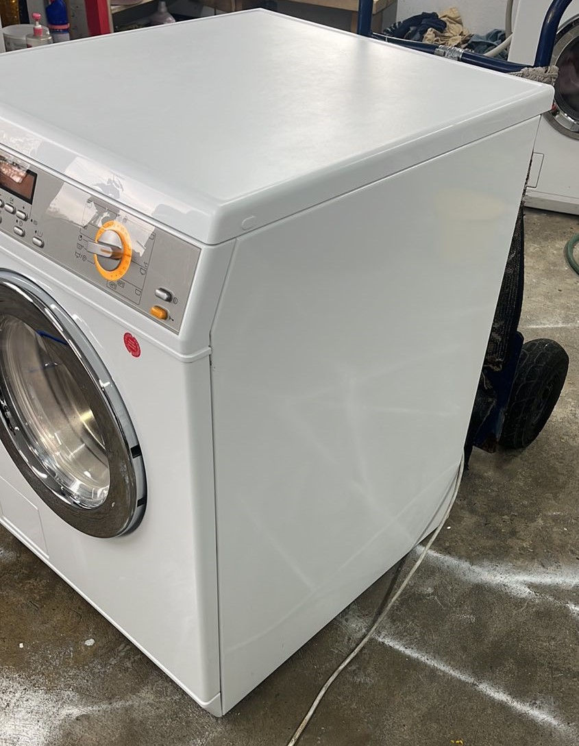 Профессиональная стиральная машина Miele фото 3