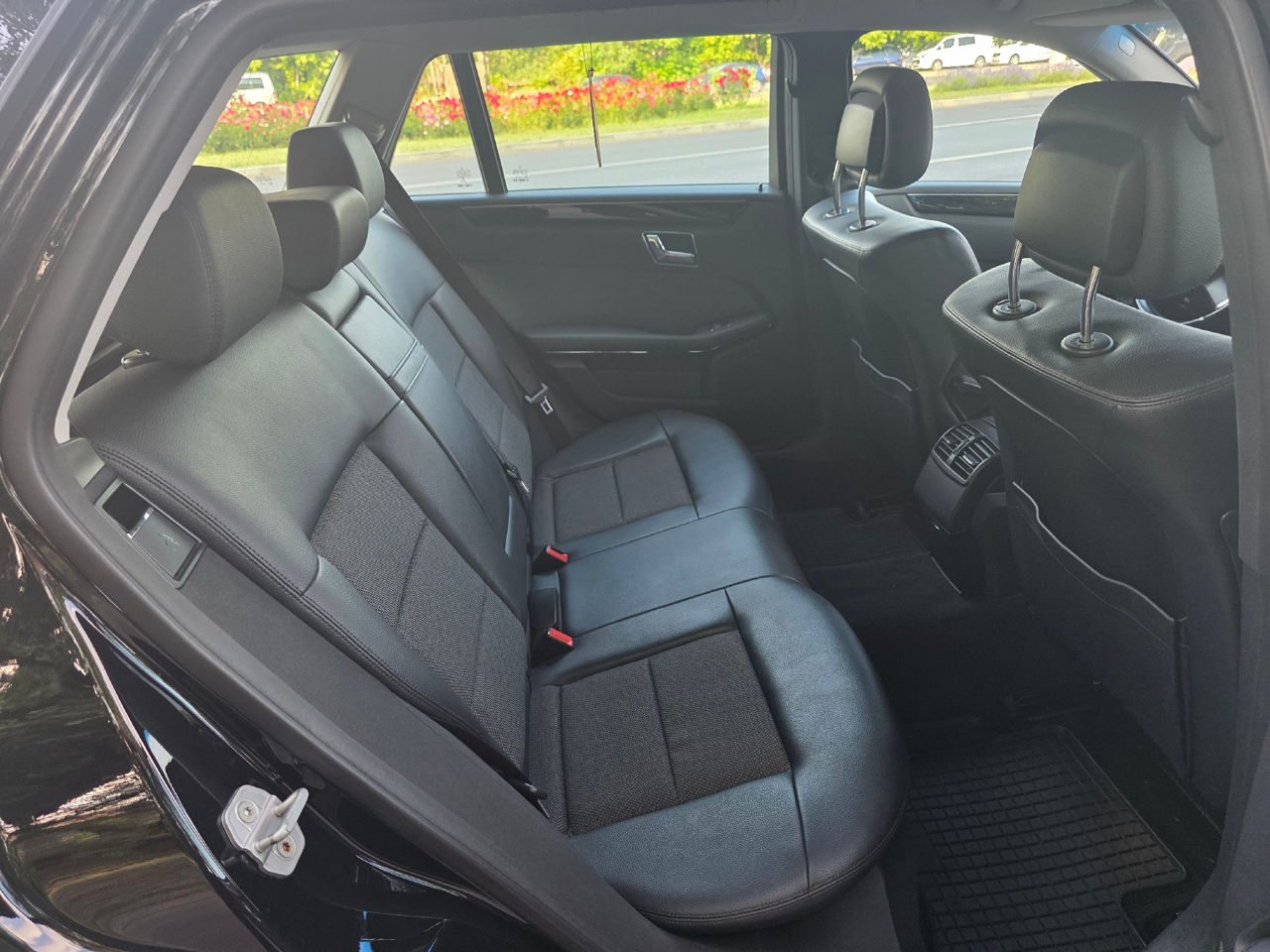 Mercedes E-Class фото 12