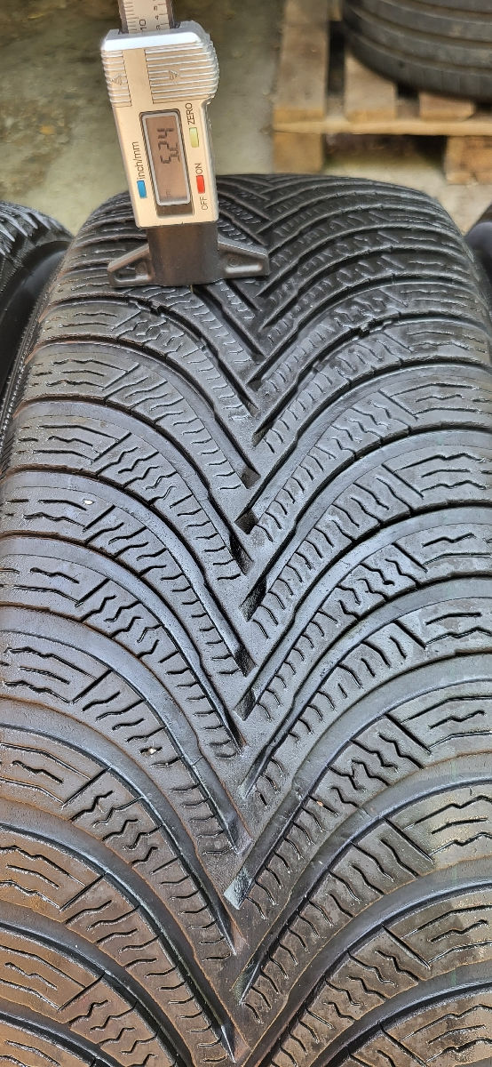 Шины 205/60 R16 Michelin  фото 1