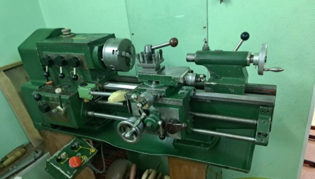 Instrumentele pentru strung mic de tip scolnii”