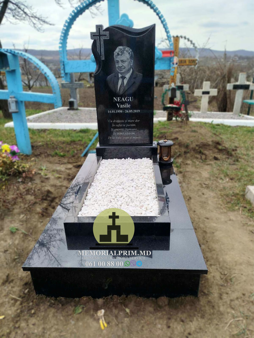 Monumente funerare din granit negru natural de la producator MemorialPrim.md foto 0