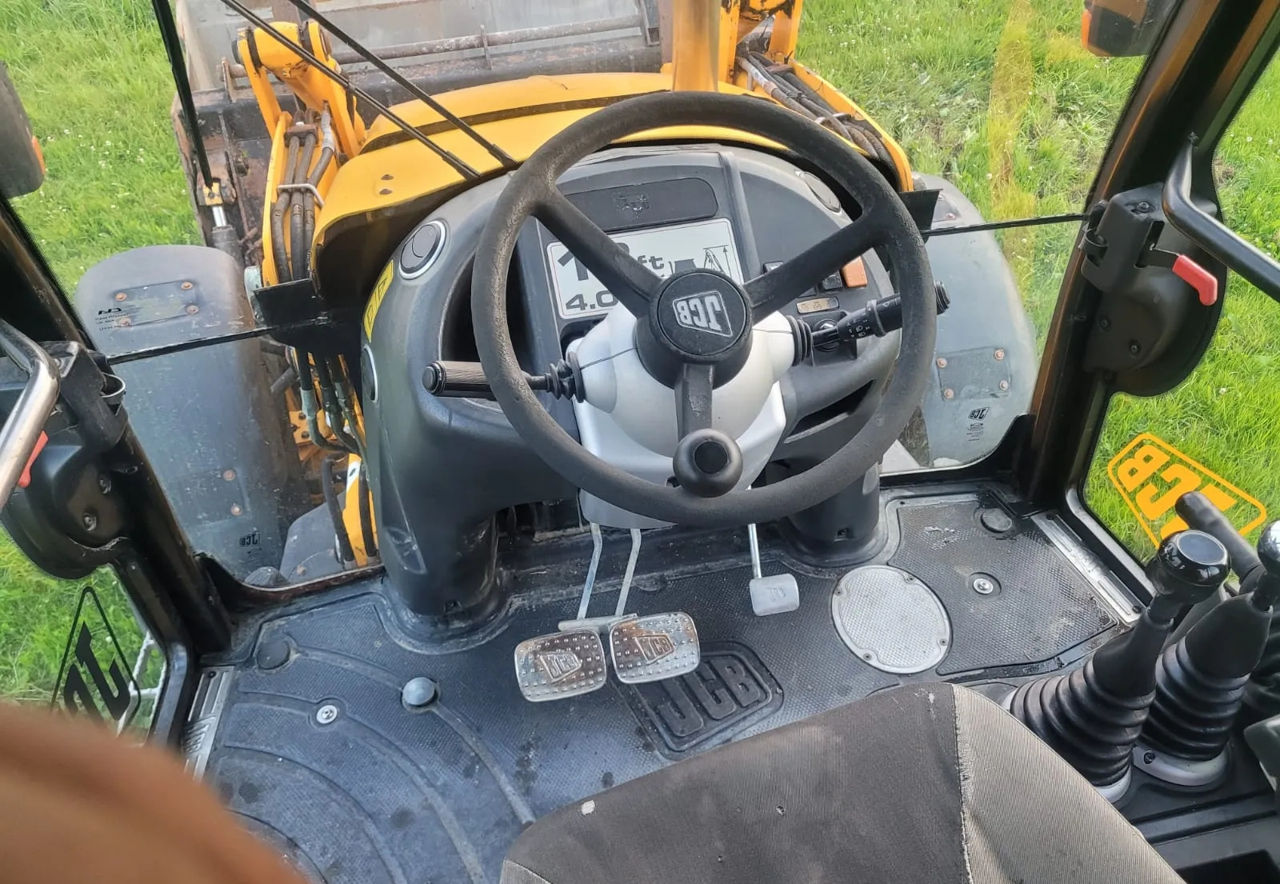 Экскаватор - погрузчик JCB 3CX Contractor foto 3
