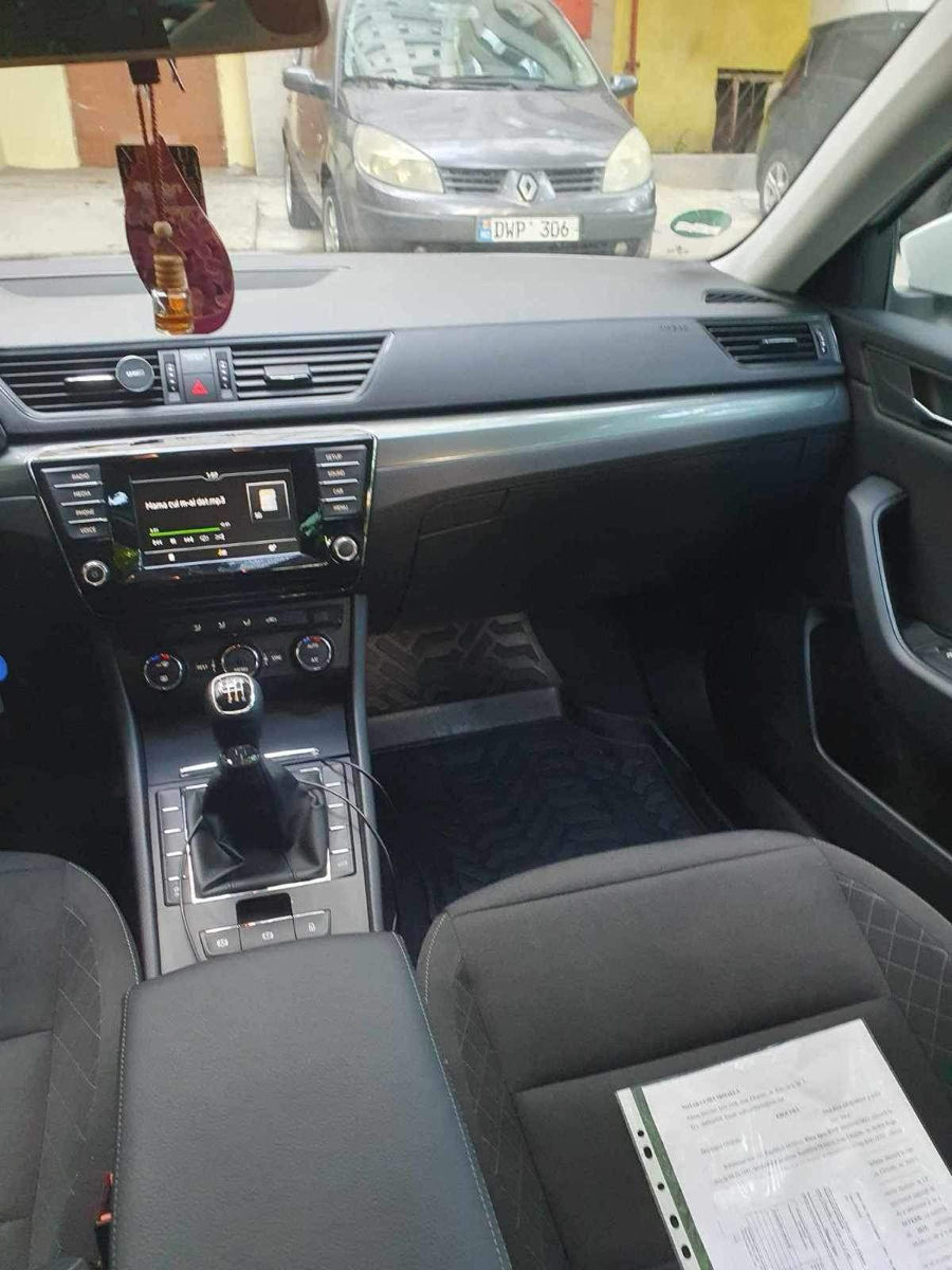 Skoda Superb foto 2