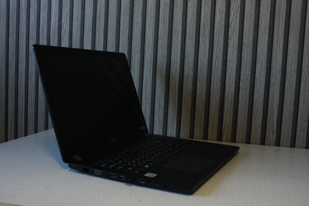 Vând laptop Acer TravelMate 215-52 foto 1