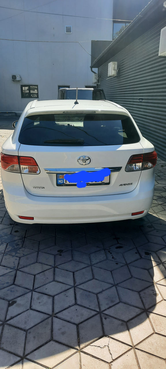 Toyota Avensis foto 1