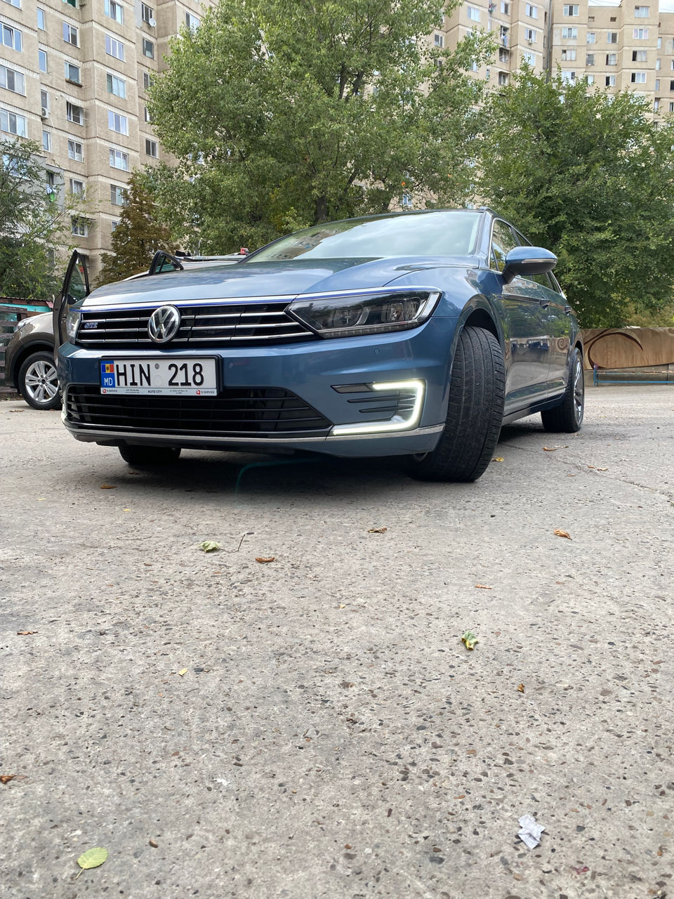 Volkswagen Passat foto 1