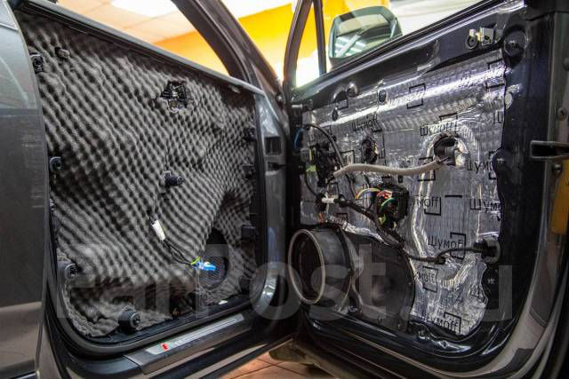 Установка динамиков, магнитол, сабвуферов, усилителя в установочном центре Car Audio foto 2