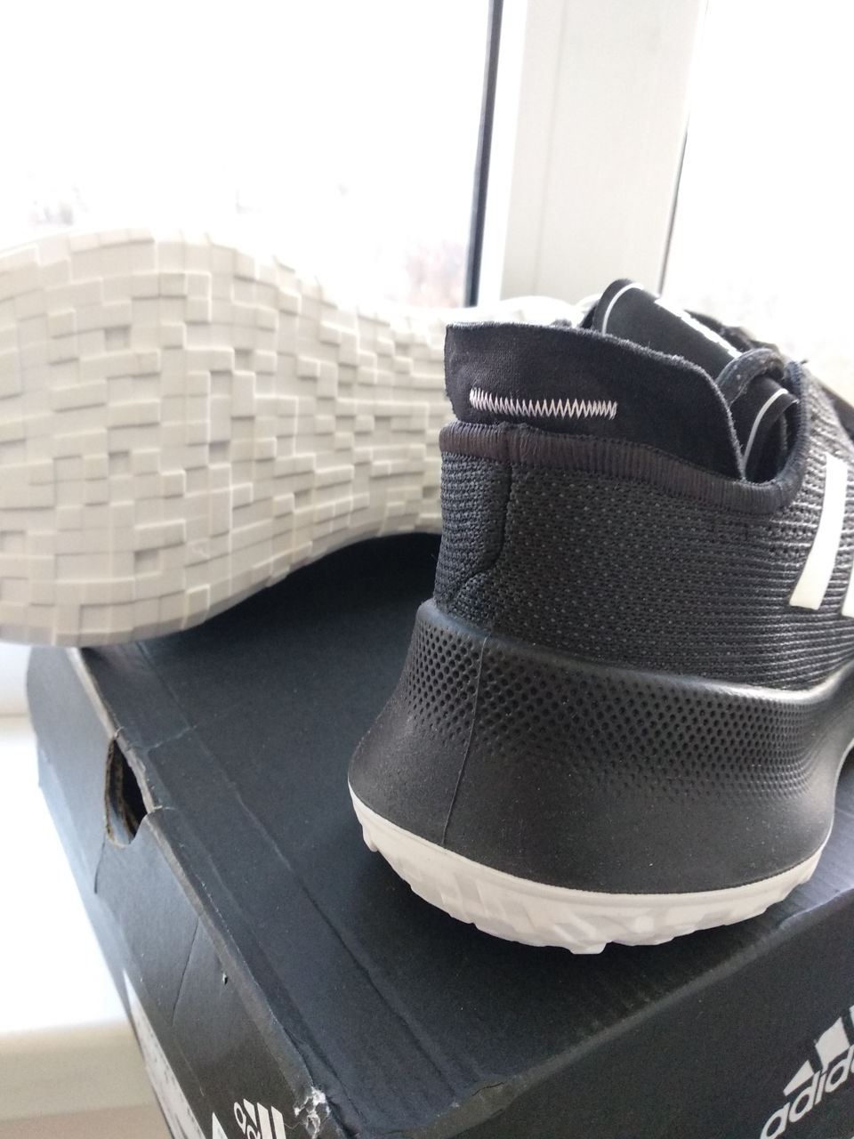 Adidas кроссовки фото 1
