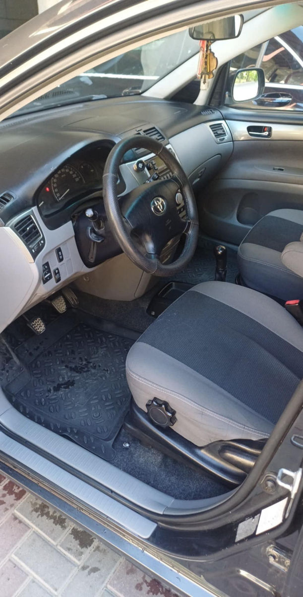 Toyota Avensis Verso foto 7