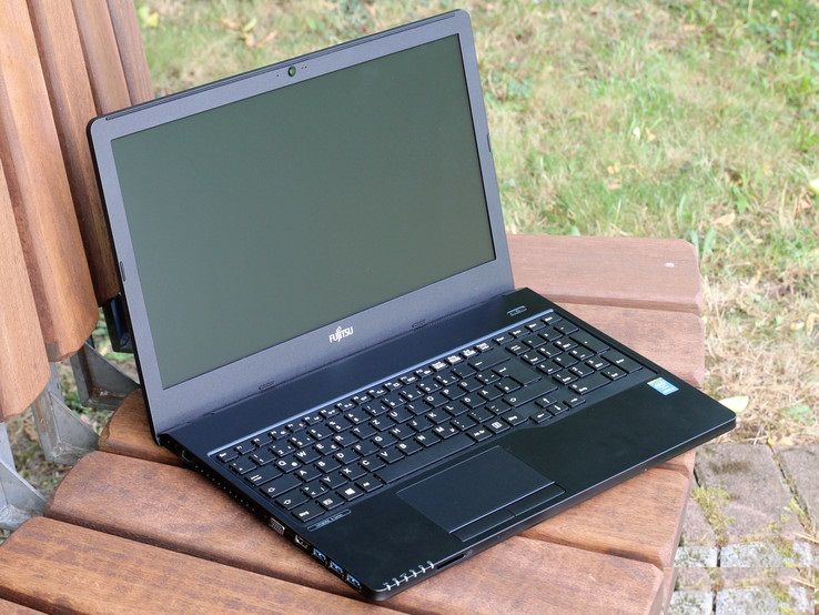 Fujitsu LifeBook 15 intel i5 4200m + ssd + 8gb ram 250 euro