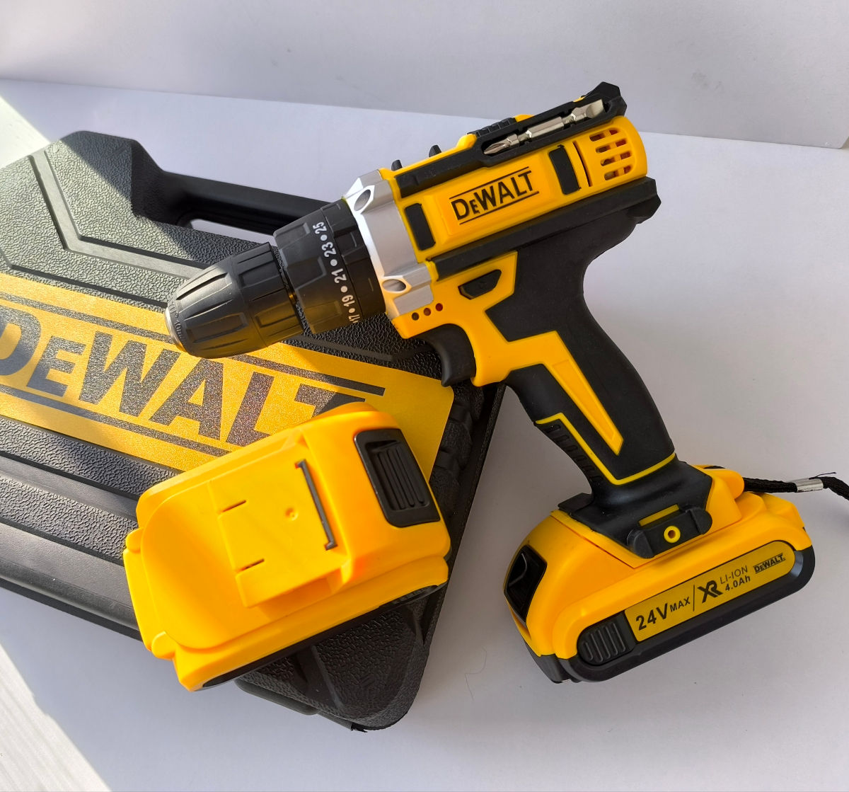 Noua maşina de insurubat DeWalt 24v foto 1
