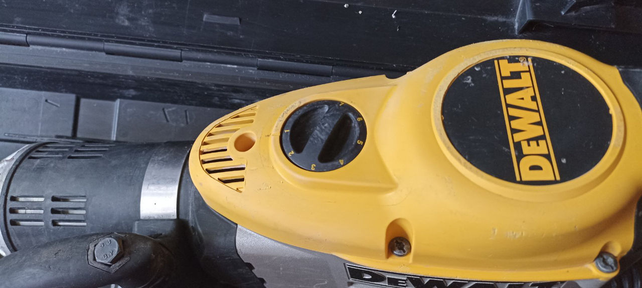 Отбойник Dewalt