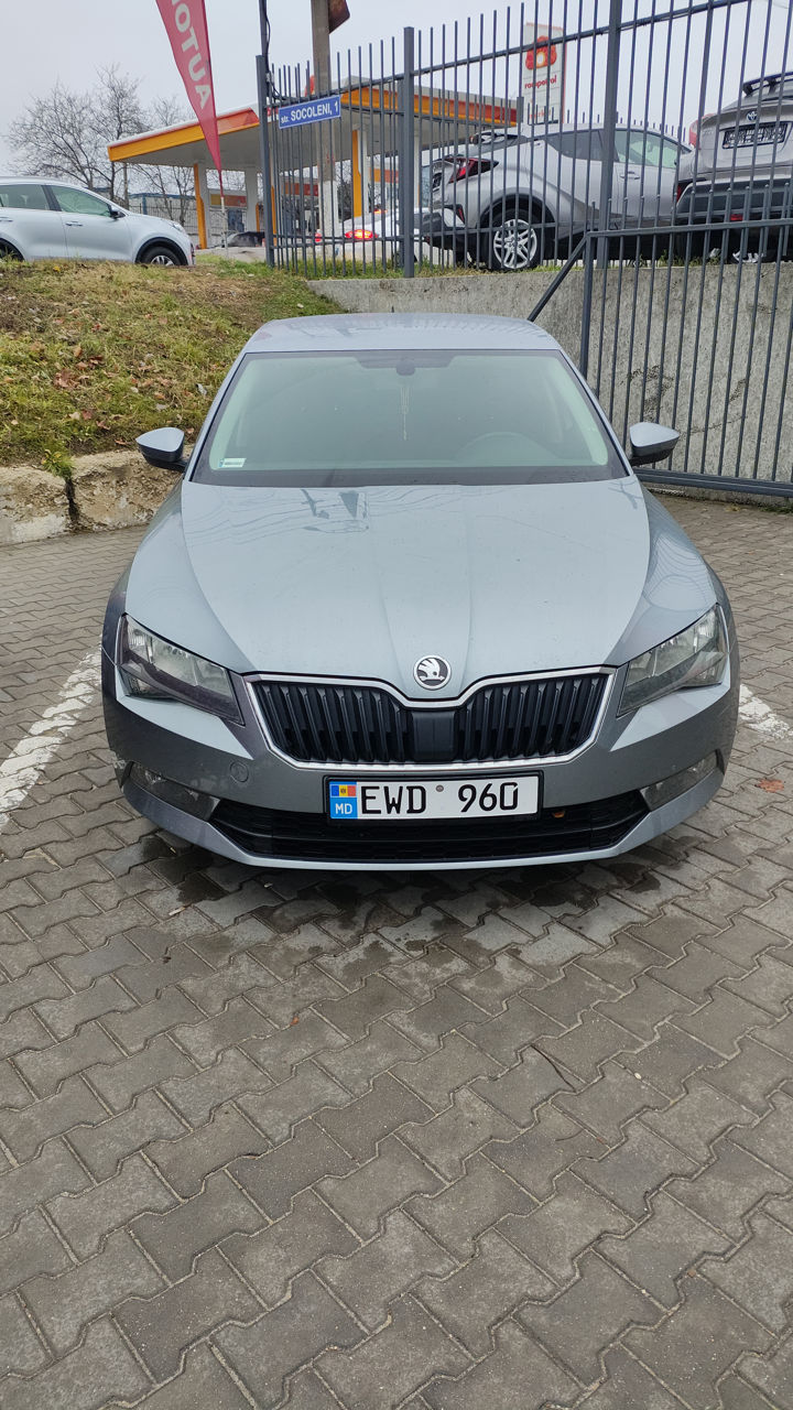 Skoda Superb foto 0