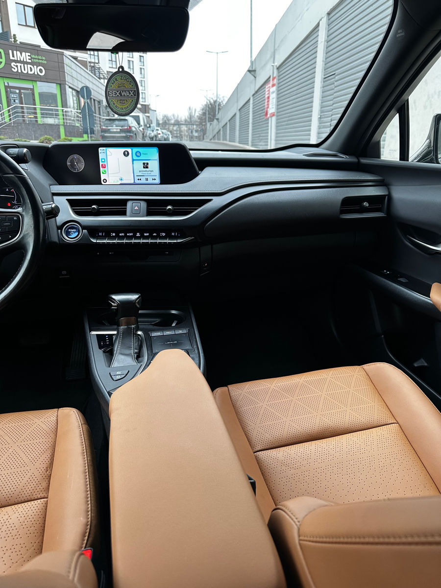 Lexus UX фото 9