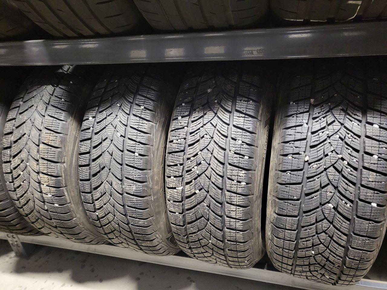 225 55 R18 Goodyear