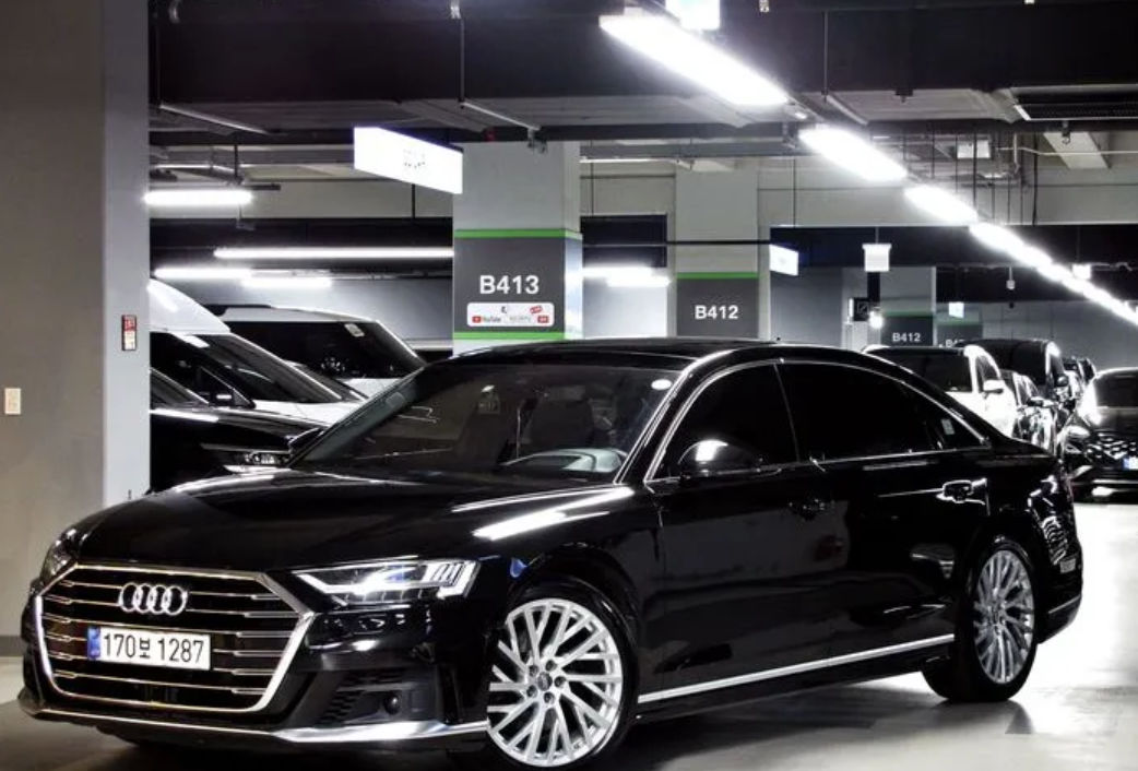 Audi A8 фото 0