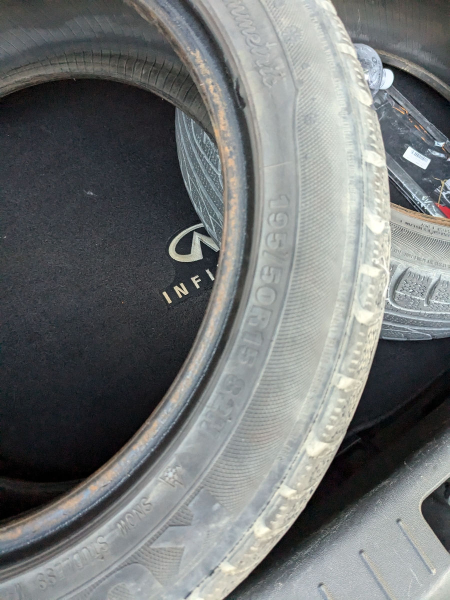 Продам резину зиму пару 195/50 R15 500 р