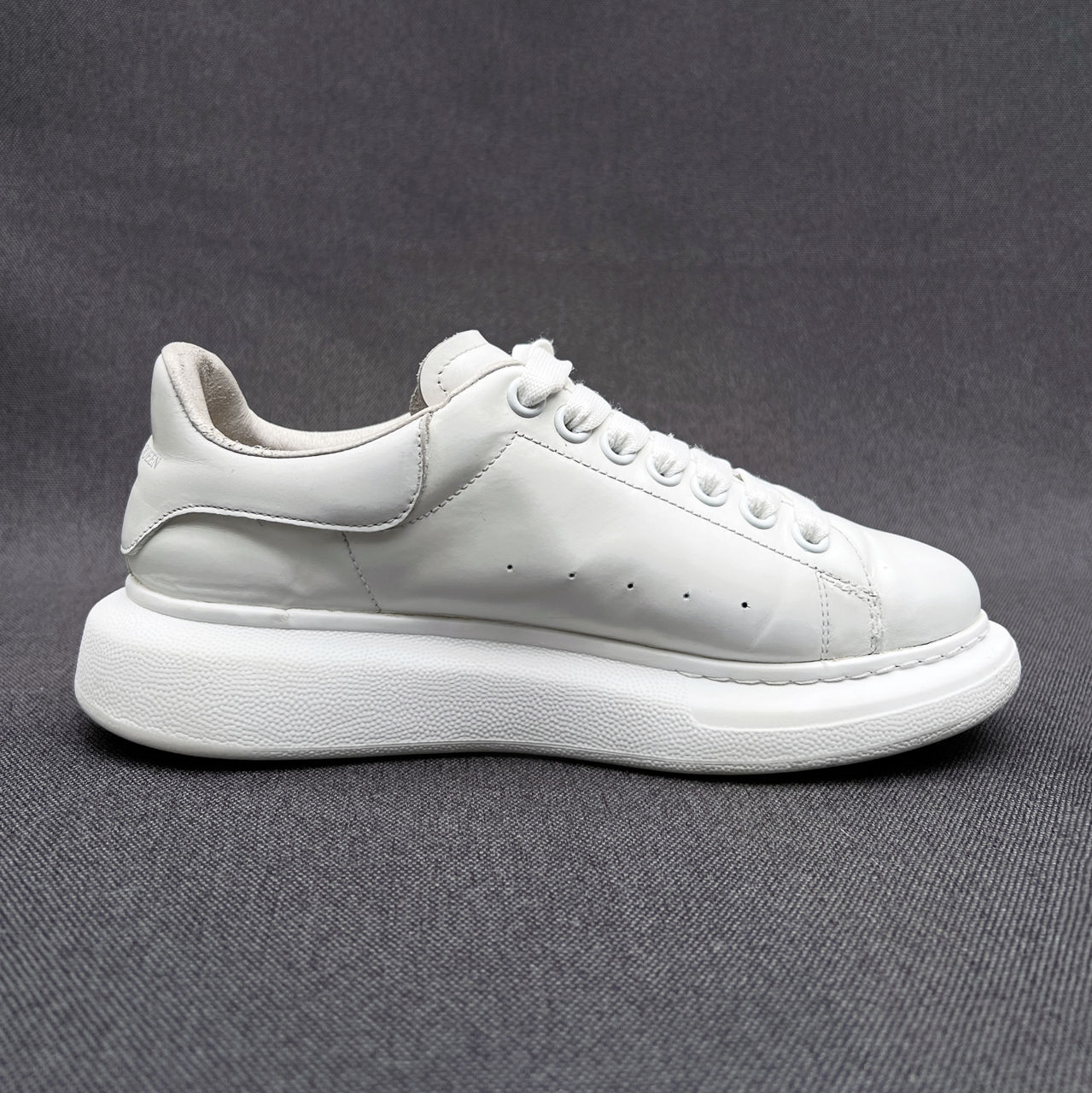 Alexander McQueen Oversized Sneakers. Размер 38. Оригинал. В хорошем состоянии. foto 7