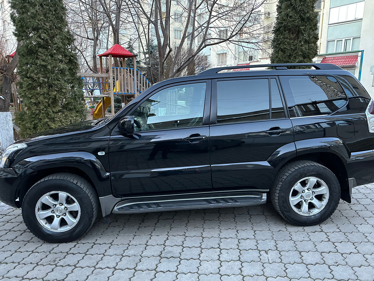 Toyota Land Cruiser Prado foto 3