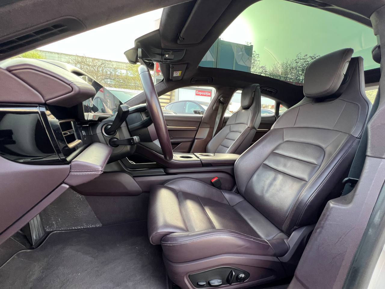 Porsche Taycan foto 7