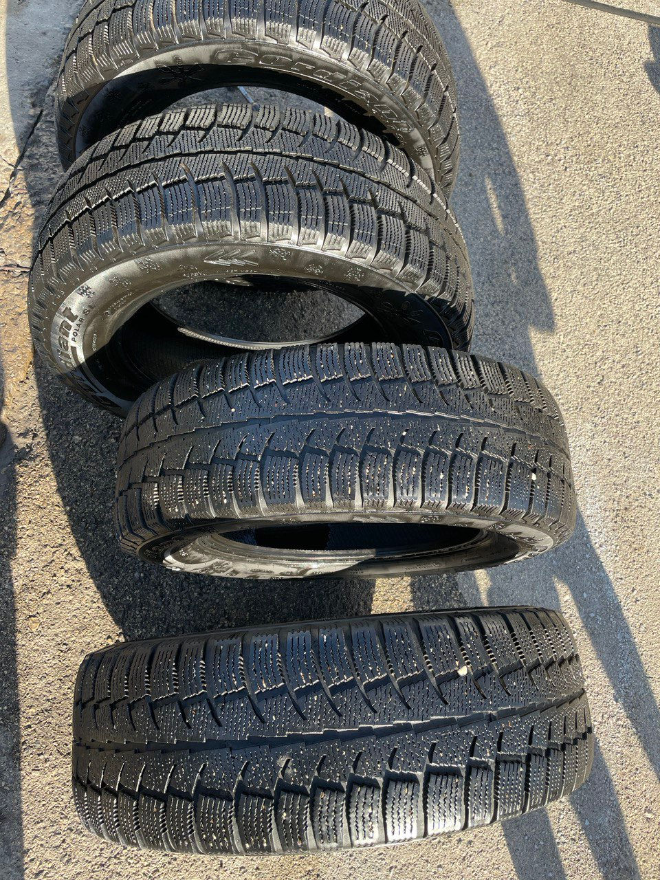 резина для дастера 215/65/R16 как новая проехал один сезон.