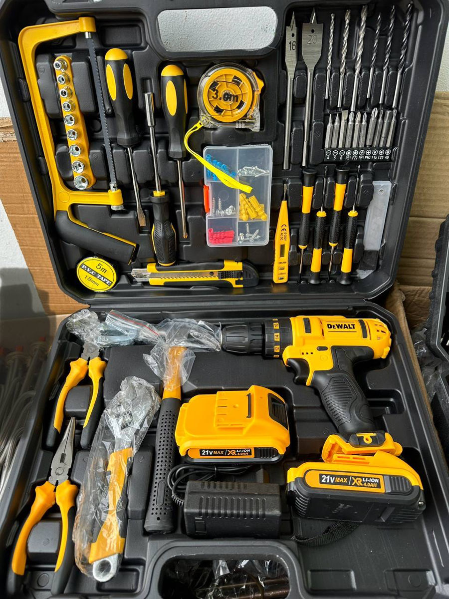 Ударный шуруповёрт DeWalt DCD771 с набором инструментов в комплекте foto 3