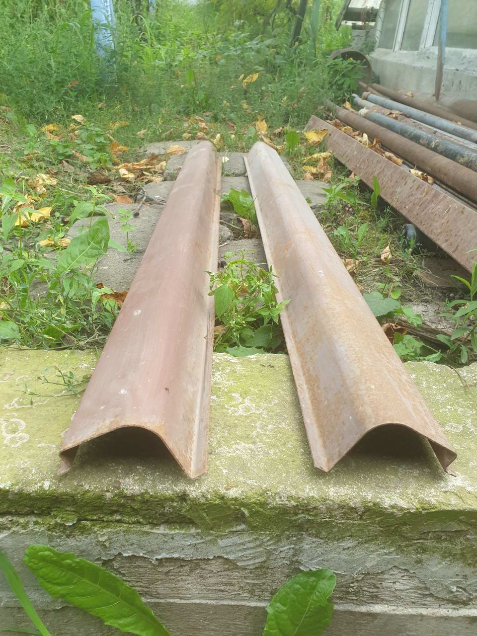 Продам пороги для москвича 2140 2 штуки новые 300 лей за 2 шт.