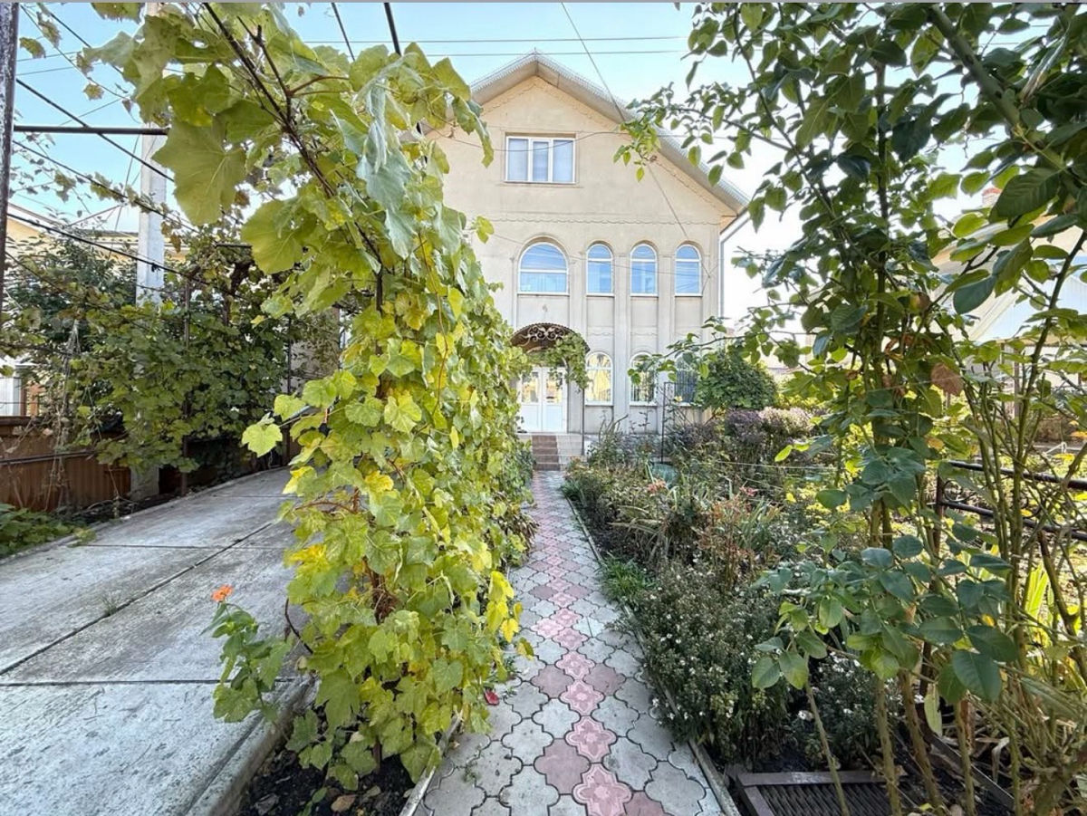Casă,  250 m²,  Bălți